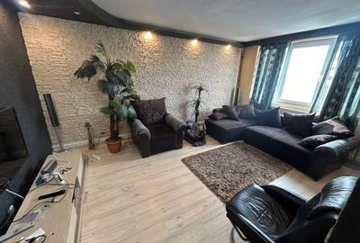Apartament cu 4 camere decomandat în 1 Decembrie 1918