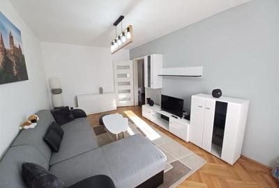 Apartament 3 camere cu balcon zona Parcul Sub Arini - 1