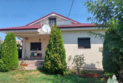 Casă individuală cu 4 camere în Corbu