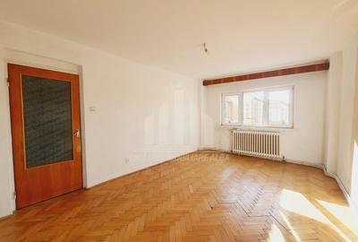 Apartament cu 3 camere decomandat în Cetate