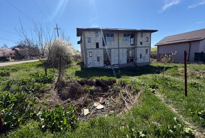 Vila individuala la roșu- teren 500 mp - vecinătate lac str Orhideelor - 2