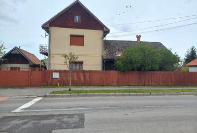 Casă individuală cu 4 camere în Central