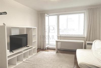 Apartament cu 3 camere semidecomandat, mobilat în Central