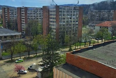 De închiriat clădire comercială și curte interioara - 13
