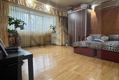 Apartament cu 3 camere semidecomandat, mobilat în Mihai Bravu