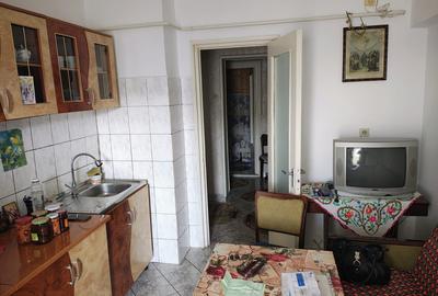 Apartament 3 camere, comfort 1 decomandat, zona Scolilor. Etaj 3. - 6