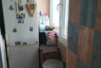 Apartament cu 2 camere semidecomandat în Berceni