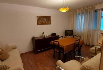 Apartament cu 3 camere decomandat, mobilat în Pantelimon