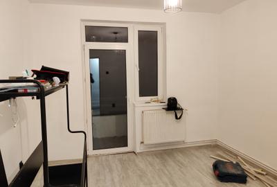 Apartament 2 camere liber la vanzare, in bloc vila zona Central - 3
