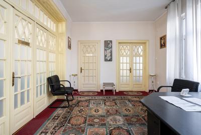 Vila 16 Camere de vanzare Unirii Primaria Sector 3 - 8