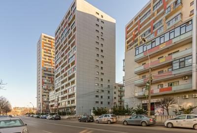 Ghica Plaza, 2 camere + birou, 2 bai, etaj 3/4,  parcare - 18