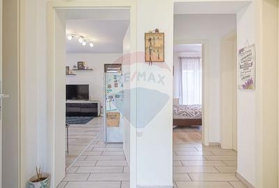 Apartament cu 3 camere de vânzare în zona Tractorul - 4