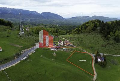 Teren Fundata cu vedere la muntii Bucegi - 3