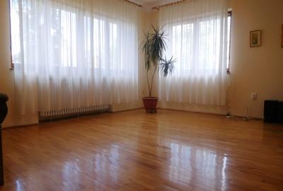 Apartament cu 5 camere, curte si gradina - 2