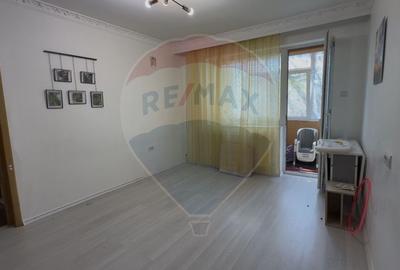 Apartament cu 3 camere semidecomandat în Tomis Nord