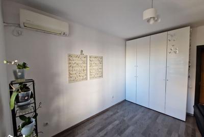 Proprietar, inchiriez apartament cu 3 camere, Bloc 2017, 2xbai, AC - 5