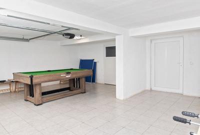 Vilă 5 dormitoare, 4 băi, 2 248mp teren, piscină. Preț: 229 000 E. - 37