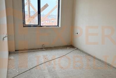 Apartament cu 2 camere decomandat în Kamsas