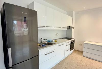 Apartament cu 3 camere semidecomandat, mobilat în Primăverii