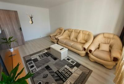 Apartament cu 3 camere decomandat, mobilat în Micro 17