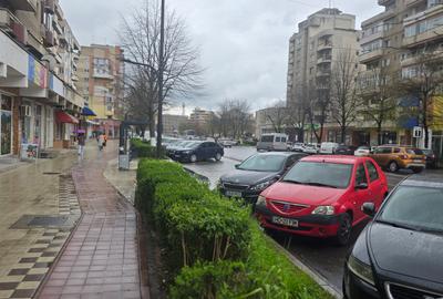 Vand 3 spatii comerciale in Deva zona foarte buna. Pret: 80 000 euro fiecare - 1