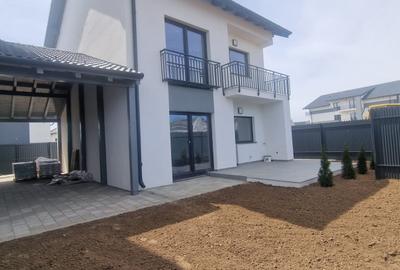 Casa individuala cu 4 camere si Carport de vanzare in Selimbar - 2