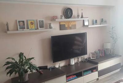 Apartament cu 3 camere semidecomandat, mobilat în Sebastian