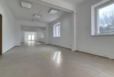 Spațiu comercial cu vizibilitate excelentă, strada Carpaților. - 1