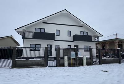 Sanmihaiul Roman Duplex P+M,4 Camere,terasa spatioasa - 1