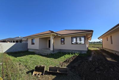 Casă individuală cu 4 camere în Exterior Est