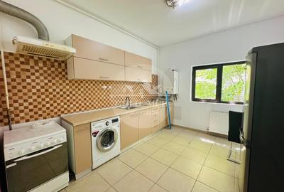 Apartament cu 3 camere decomandat în Bucur Obor