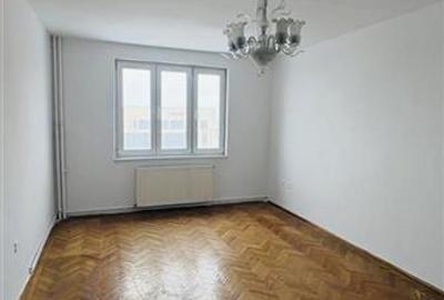 Apartament cu 3 camere circular în Astra