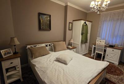 Apartament cu 3 camere decomandat în Universitate