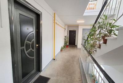De Vanzare Apartament cu 3 camere  bloc 1989  Mall Vitan - 2