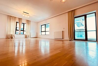 Apartament cu 4 camere decomandat în Floreasca
