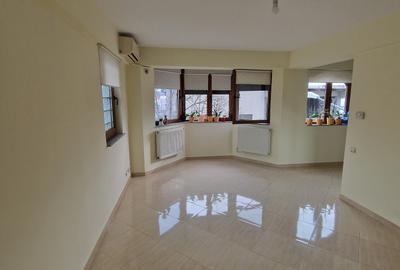 Apartament cu 2 camere decomandat în P-ța Muncii