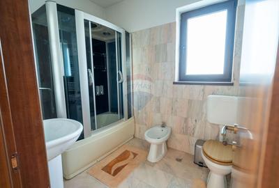 De vanzare casă  5 camere - 15