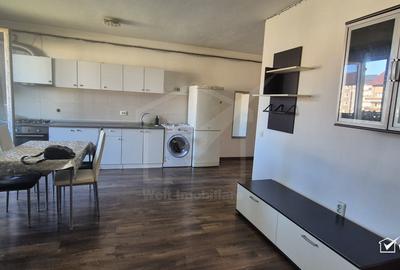 Apartament cu 3 camere semidecomandat, mobilat în Florești