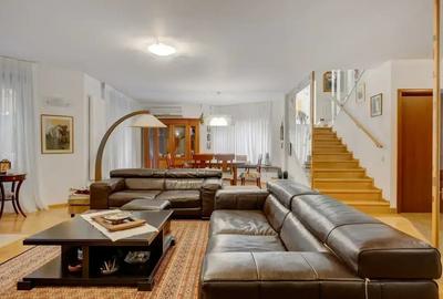 Vila de Lux ideal familie / sediu de firma in zona centrala - 4