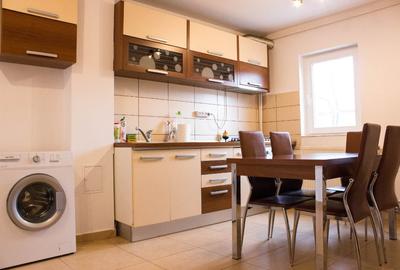 Apartament cu 2 camere semidecomandat, mobilat în Girocului