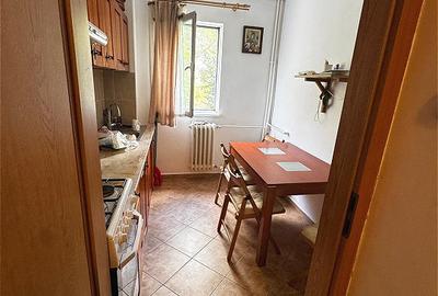 Apartament cu 3 camere semidecomandat în Nord
