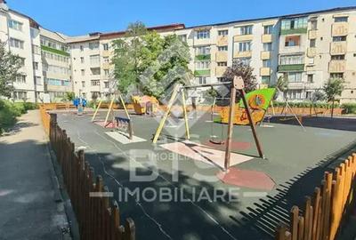 Apartament cu 4 camere decomandat în Independenței