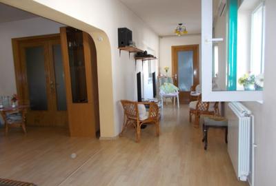 IDEAL AFACERE ,de locuit ,comercial,3 incaperi separate, 3grupuri sanitare gaze. - 1