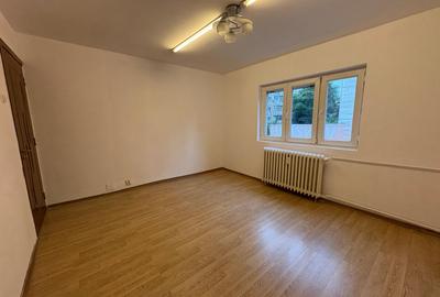 Vanzare-Sebastian, parc ,2 camere, 1/8, decomandat, bl. 95, liber, 118000 E - 11