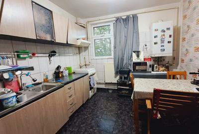 Apartament 3 camere, 65mp , semidecomandat, etaj 3, zona 1 Mai - 8