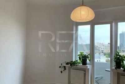 Penthouse cu 4 camere semidecomandat în Cișmigiu