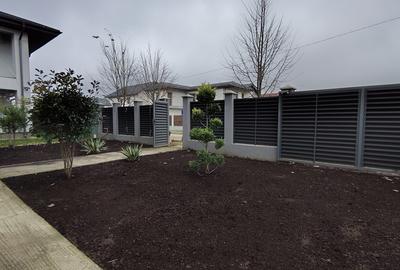 Casă individuală cu 5 camere în Tunari