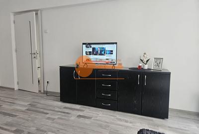 Apartament cu 3 camere semidecomandat, mobilat în Iancului