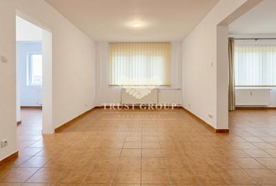 Apartament cu 4 camere semidecomandat în Domenii