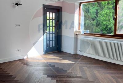 Vila potrivita pentru sediu firma | birouri | 12 camere | de inchiriat - 3